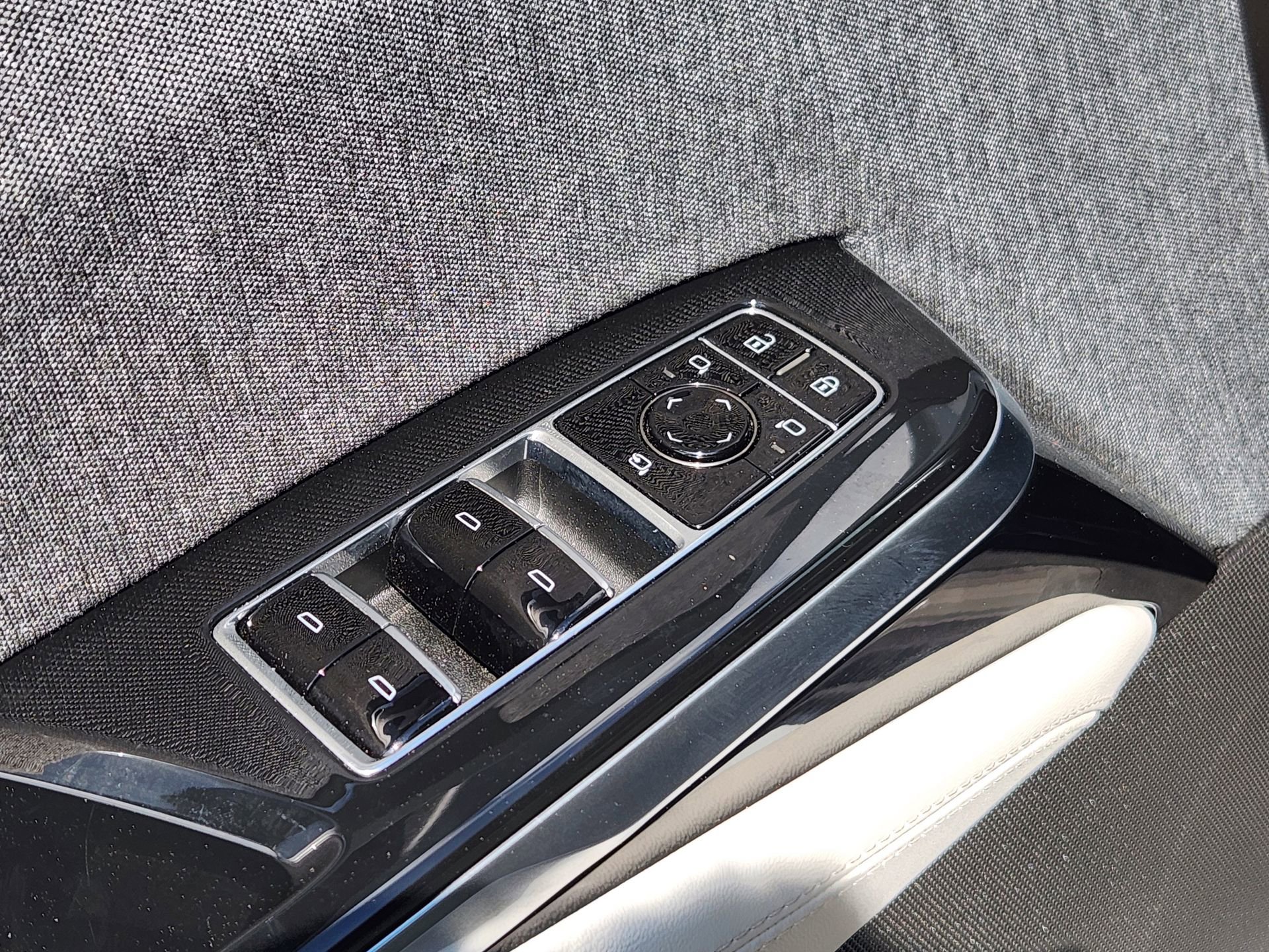 Used 2026 Cadillac Escalade V w/ LPO, ONYX Package image 11