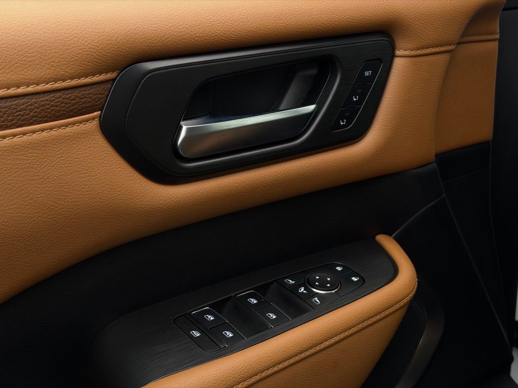 Certified 2025 Nissan Armada Platinum Reserve image 13