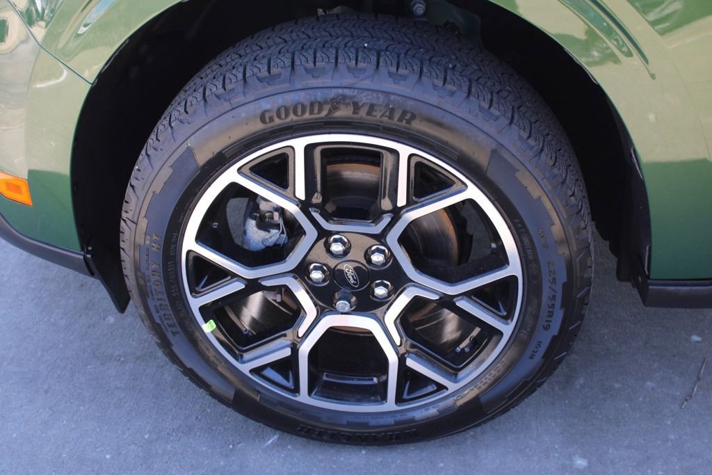 Used 2025 Ford Maverick Lariat image 11