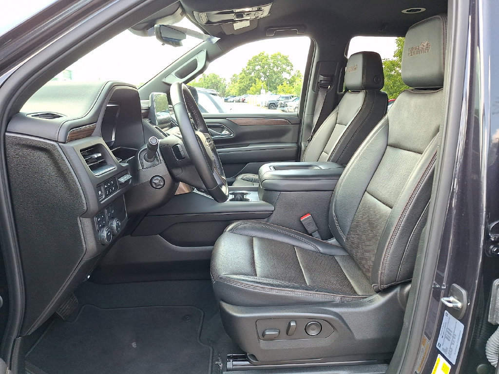 Used 2024 Chevrolet Tahoe High Country AWD/4WD image 15