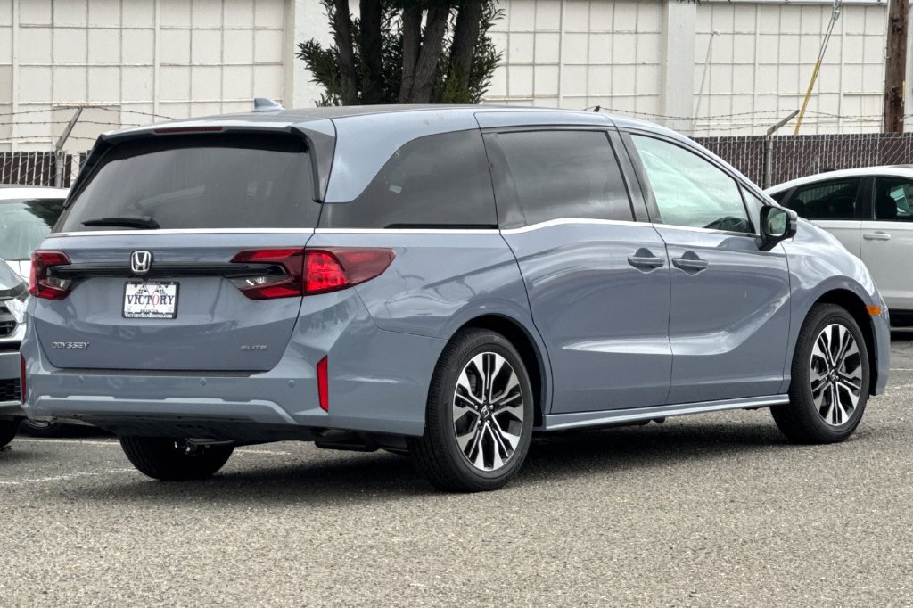 New 2027 Honda Odyssey Elite image 4