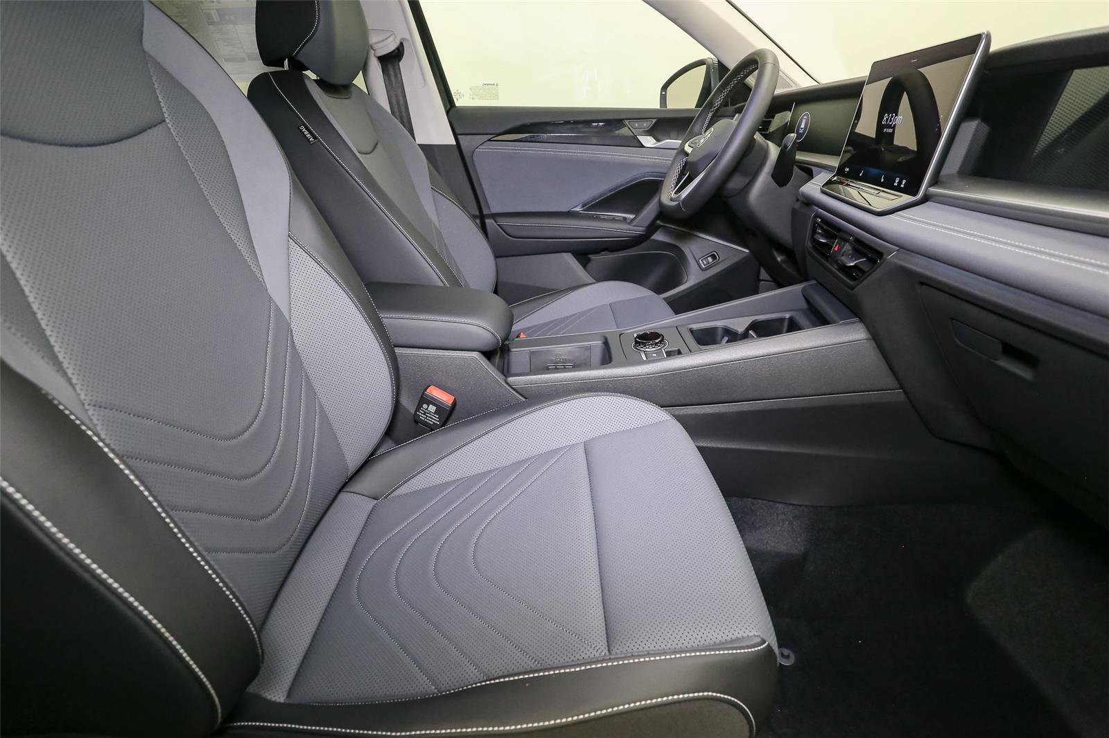 New 2025 Volkswagen Tiguan SE image 13