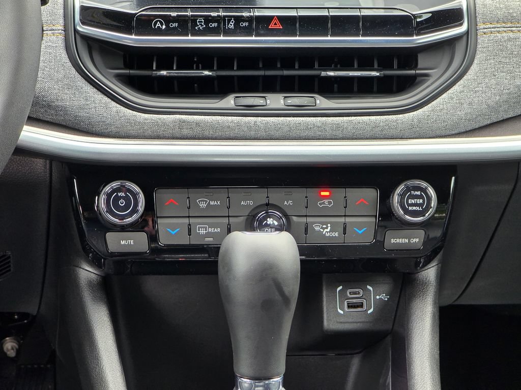 New 2026 Jeep Compass Latitude AWD/4WD image 31