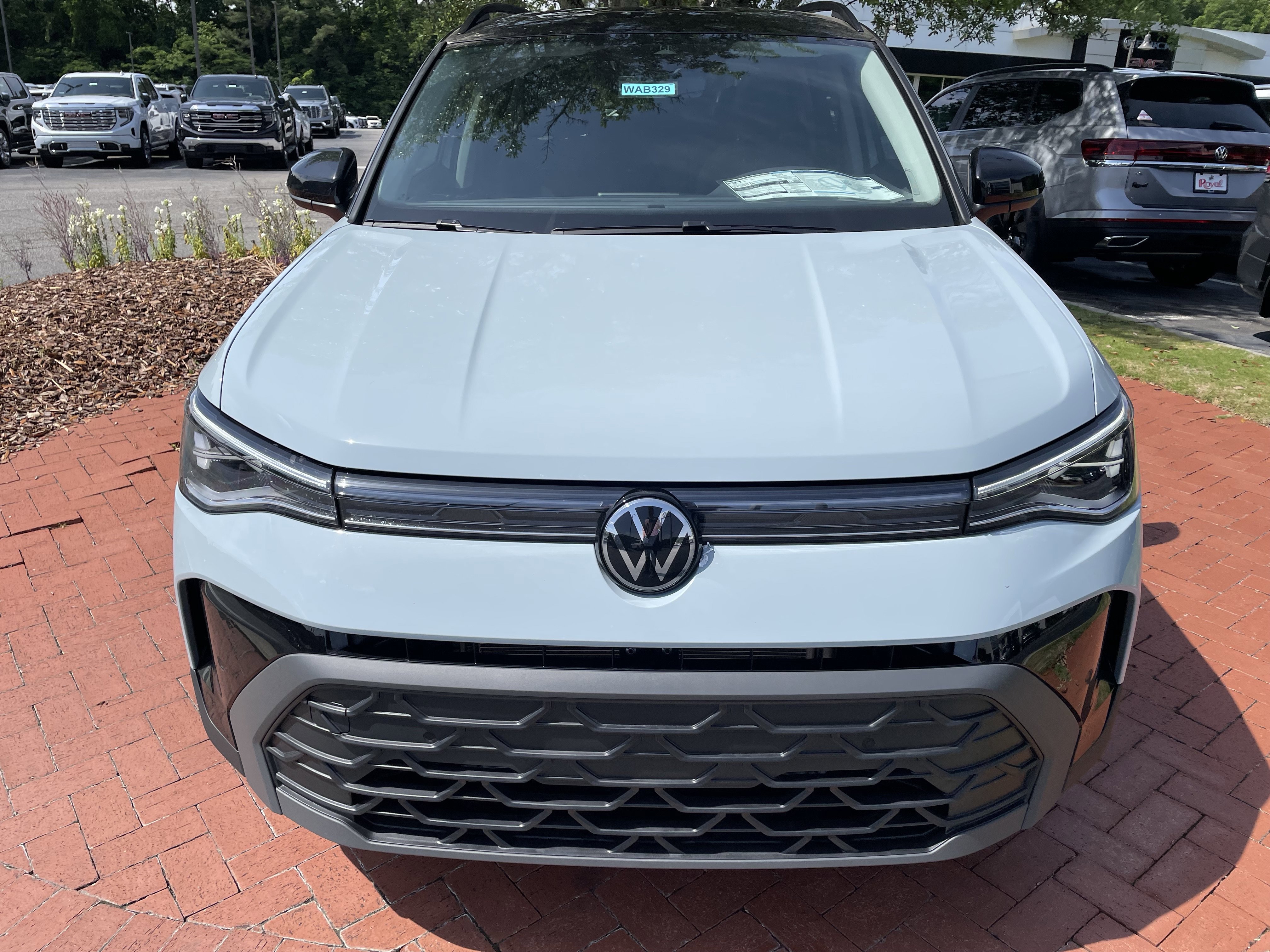 New 2026 Volkswagen Taos SE FWD image 2