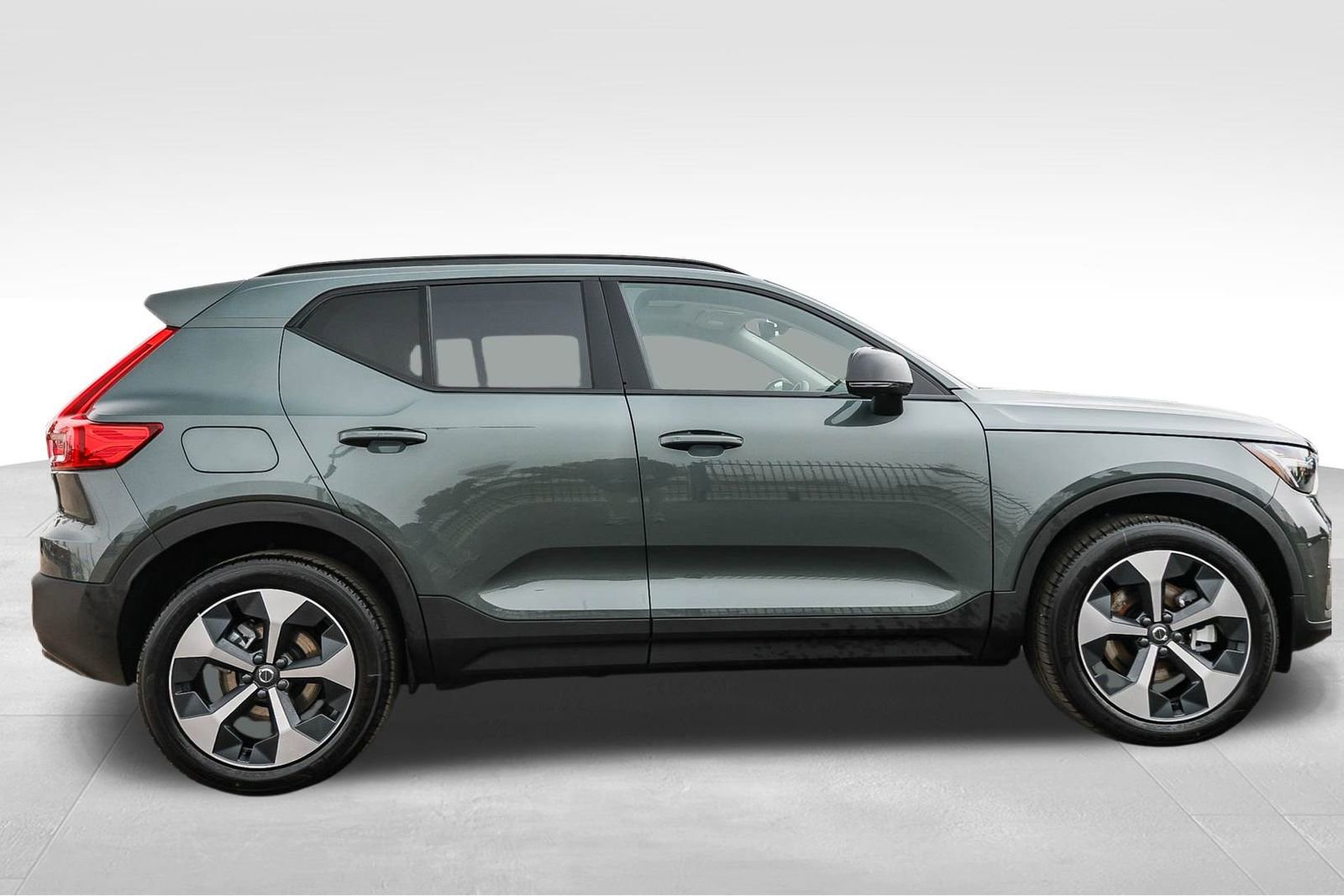 New 2026 Volvo XC40 B5 Plus w/ Protection Package Premier image 4