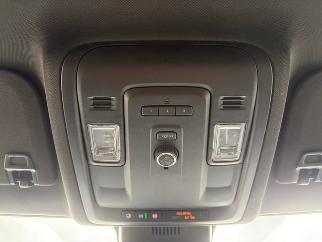 Used 2024 Chevrolet Suburban LT RWD image 12