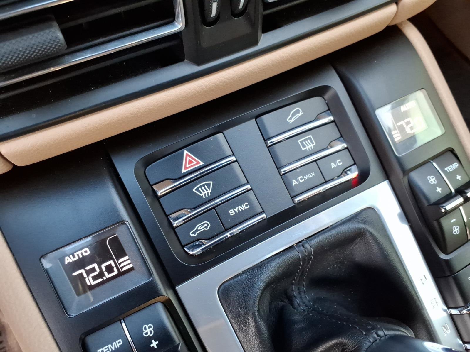 Used 2021 Porsche Macan Base image 25