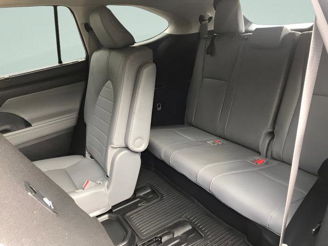 Used 2026 Toyota Highlander XLE image 13