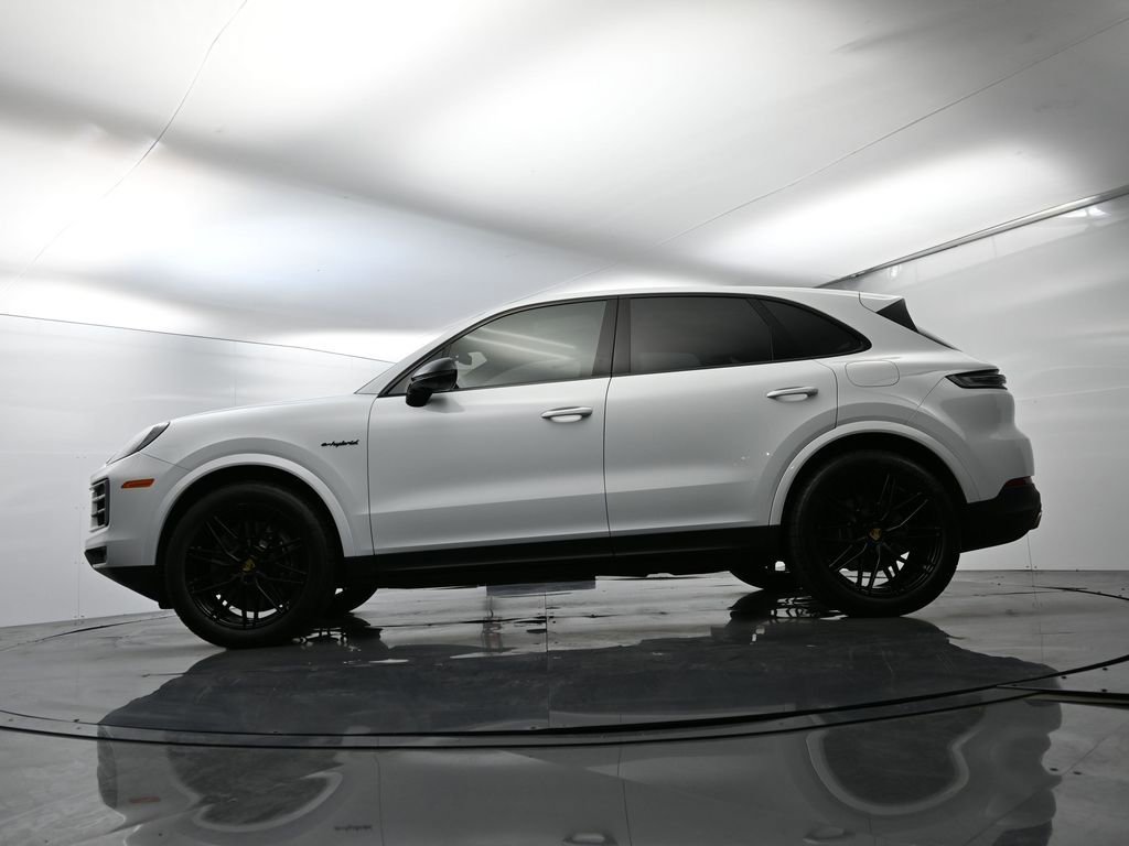Certified 2024 Porsche Cayenne AWD/4WD image 48