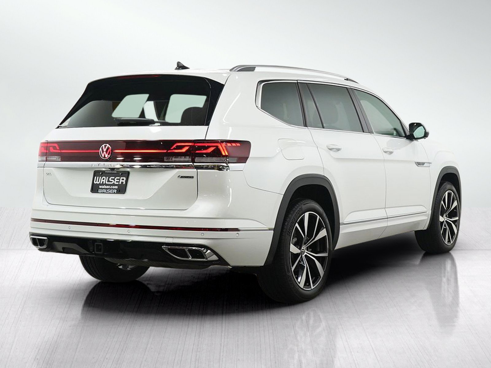 Used 2025 Volkswagen Atlas SEL Premium R-Line AWD/4WD image 5