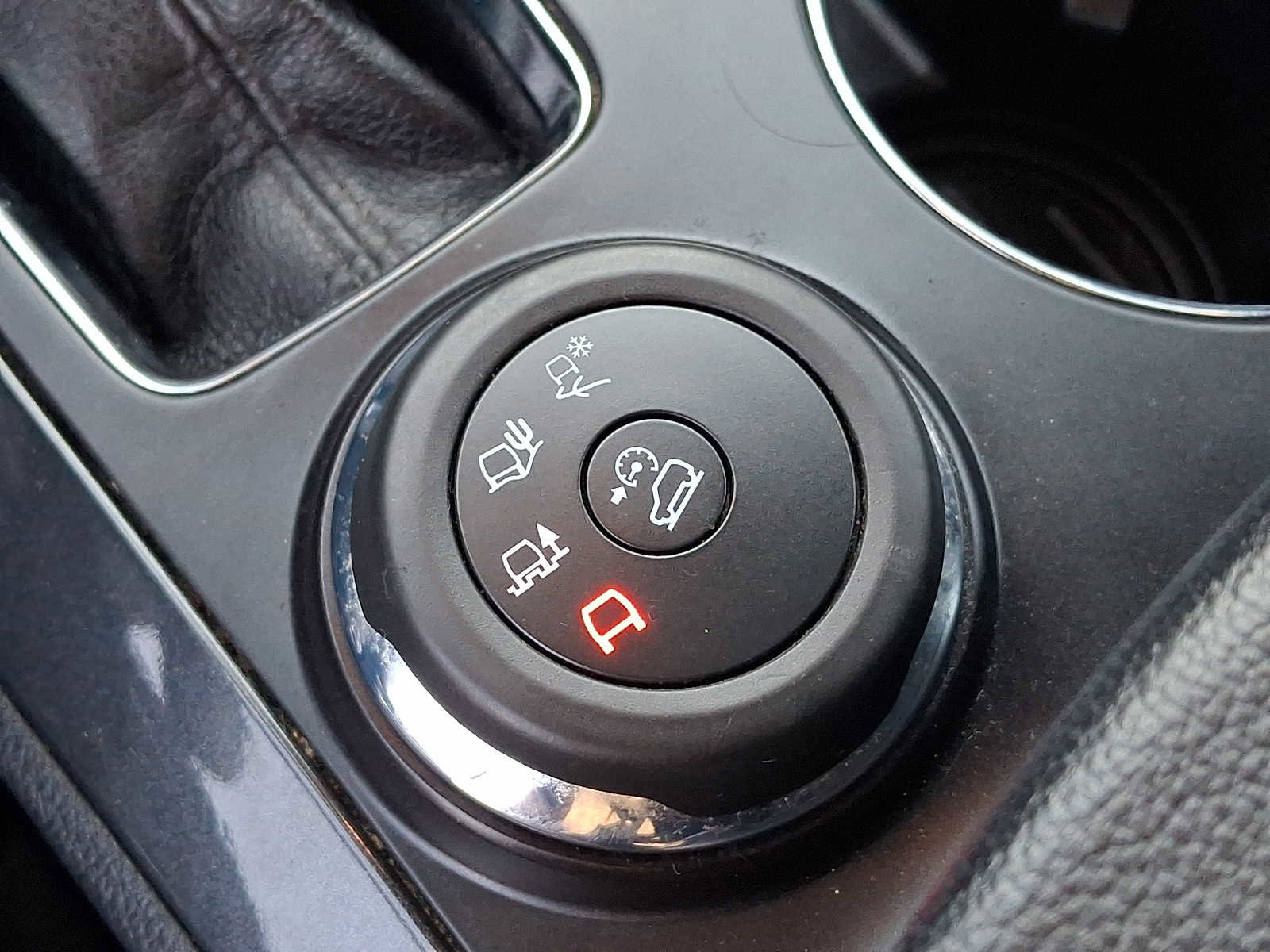Certified 2019 Ford Explorer XLT w/ Equipment Group 202A AWD/4WD image 26