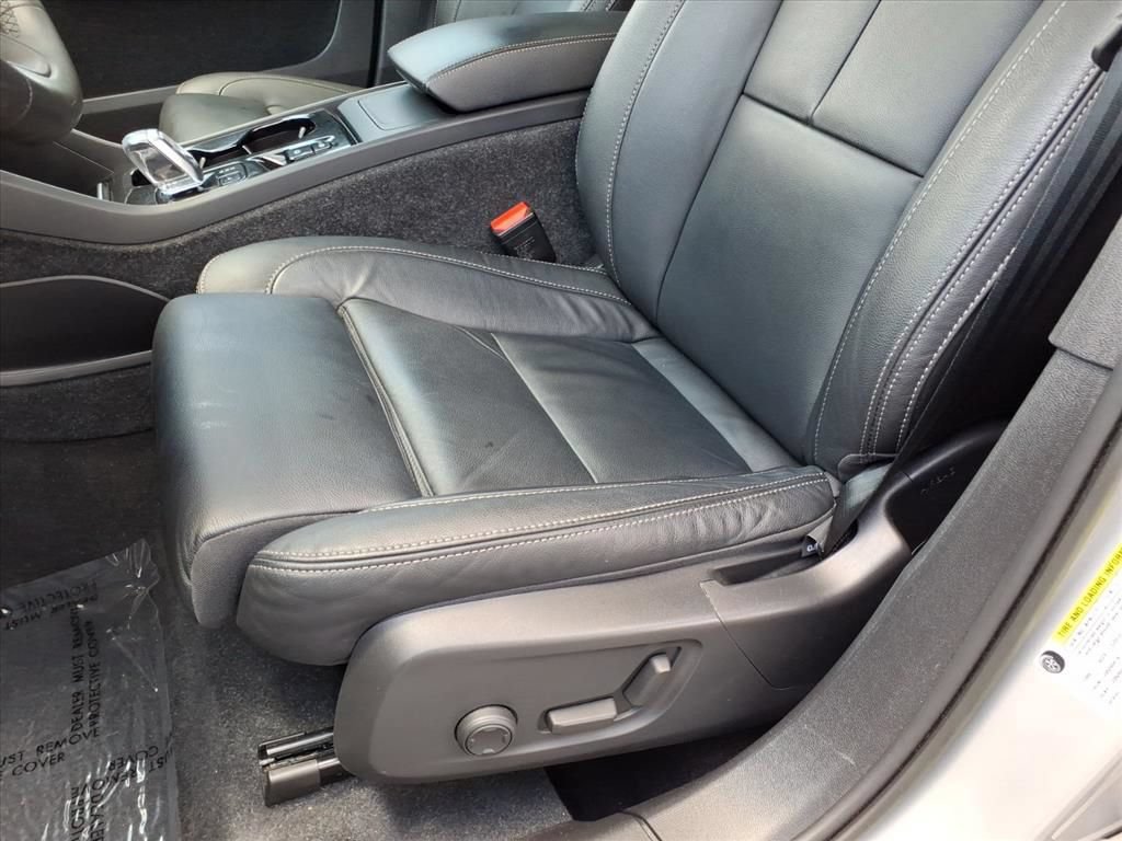Used 2023 Volvo XC40 B5 Plus AWD/4WD image 17
