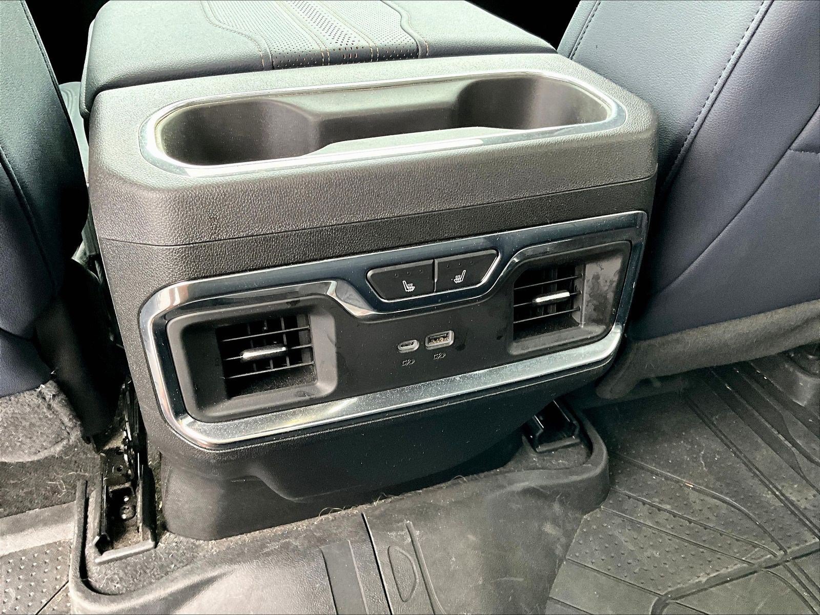 Used 2024 Chevrolet Silverado 1500 High Country w/ High Country Premium Package AWD/4WD image 10