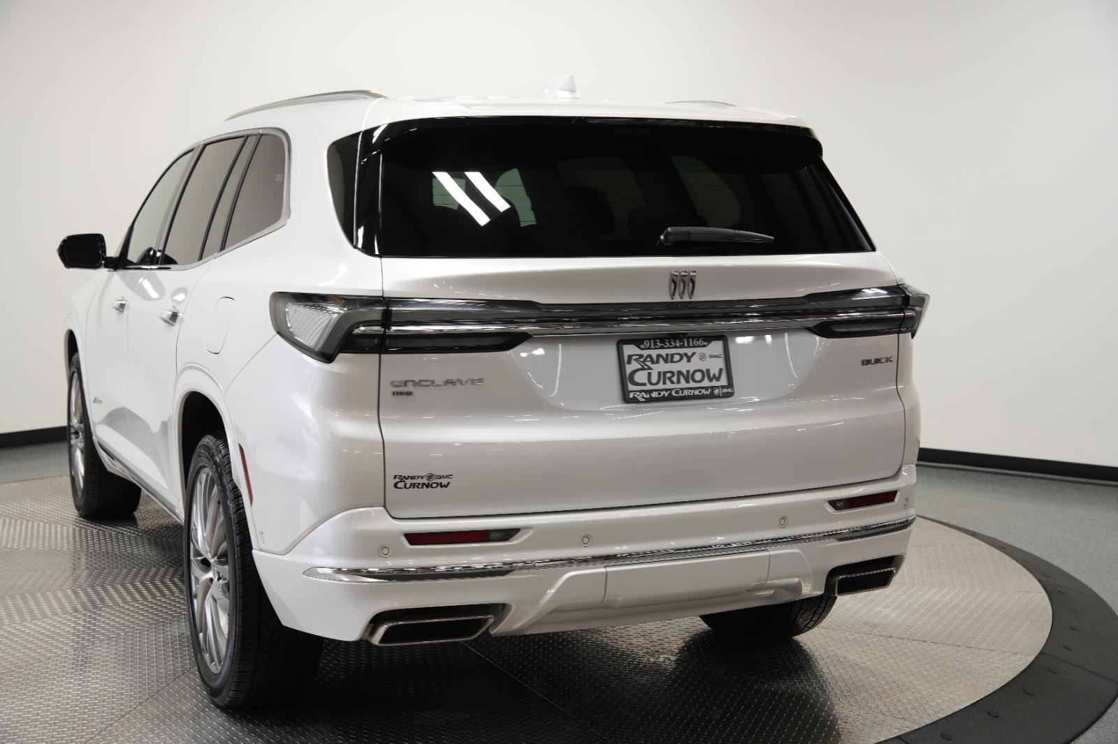 Used 2025 Buick Enclave Avenir image 5