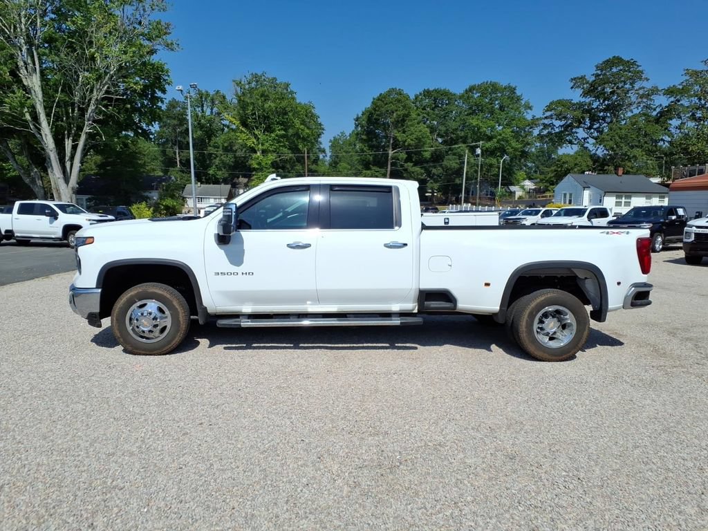 Used 2024 Chevrolet Silverado 3500 LTZ w/ LTZ Plus Package AWD/4WD image 2
