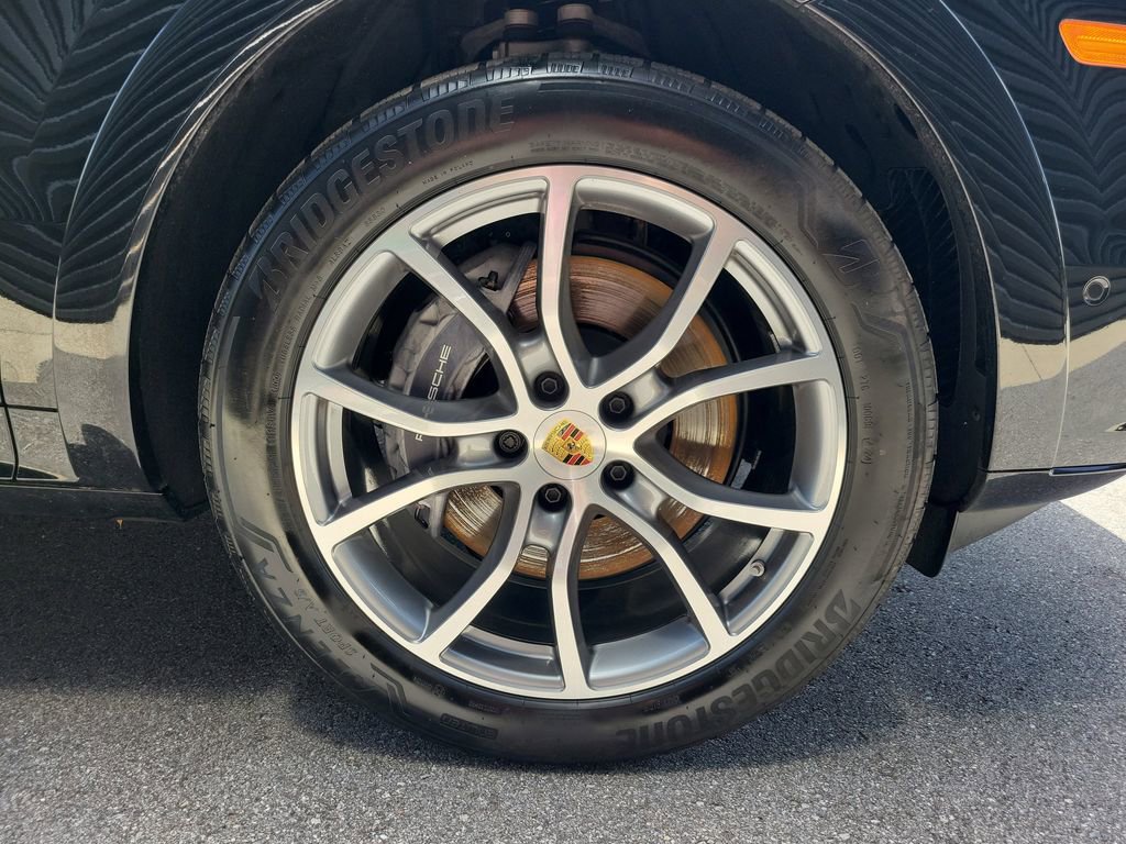 Certified 2025 Porsche Cayenne image 12
