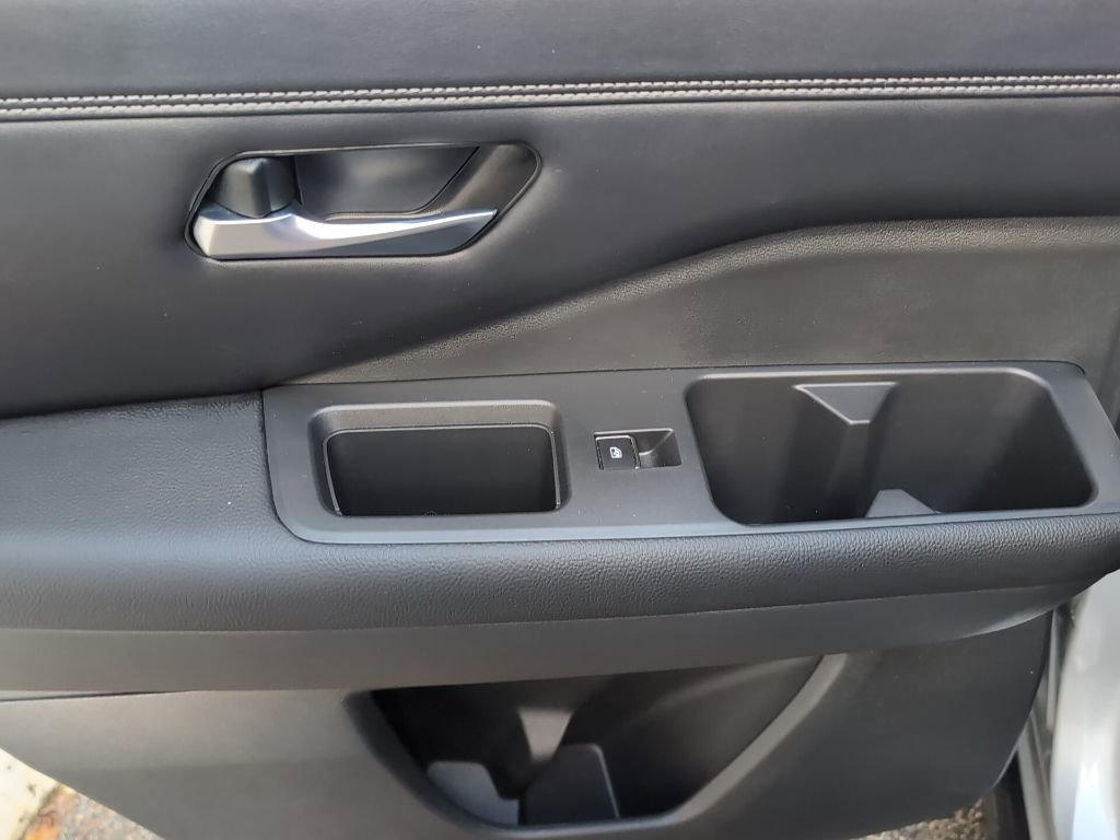 Used 2022 Nissan Pathfinder Platinum w/ Cargo Package image 16