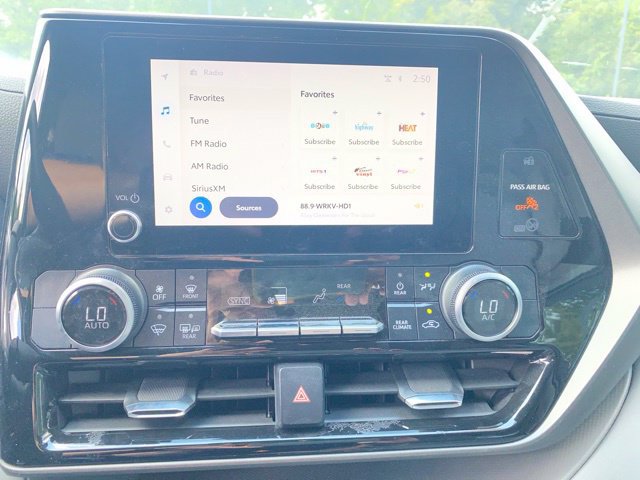 Used 2023 Toyota Highlander L AWD/4WD image 16