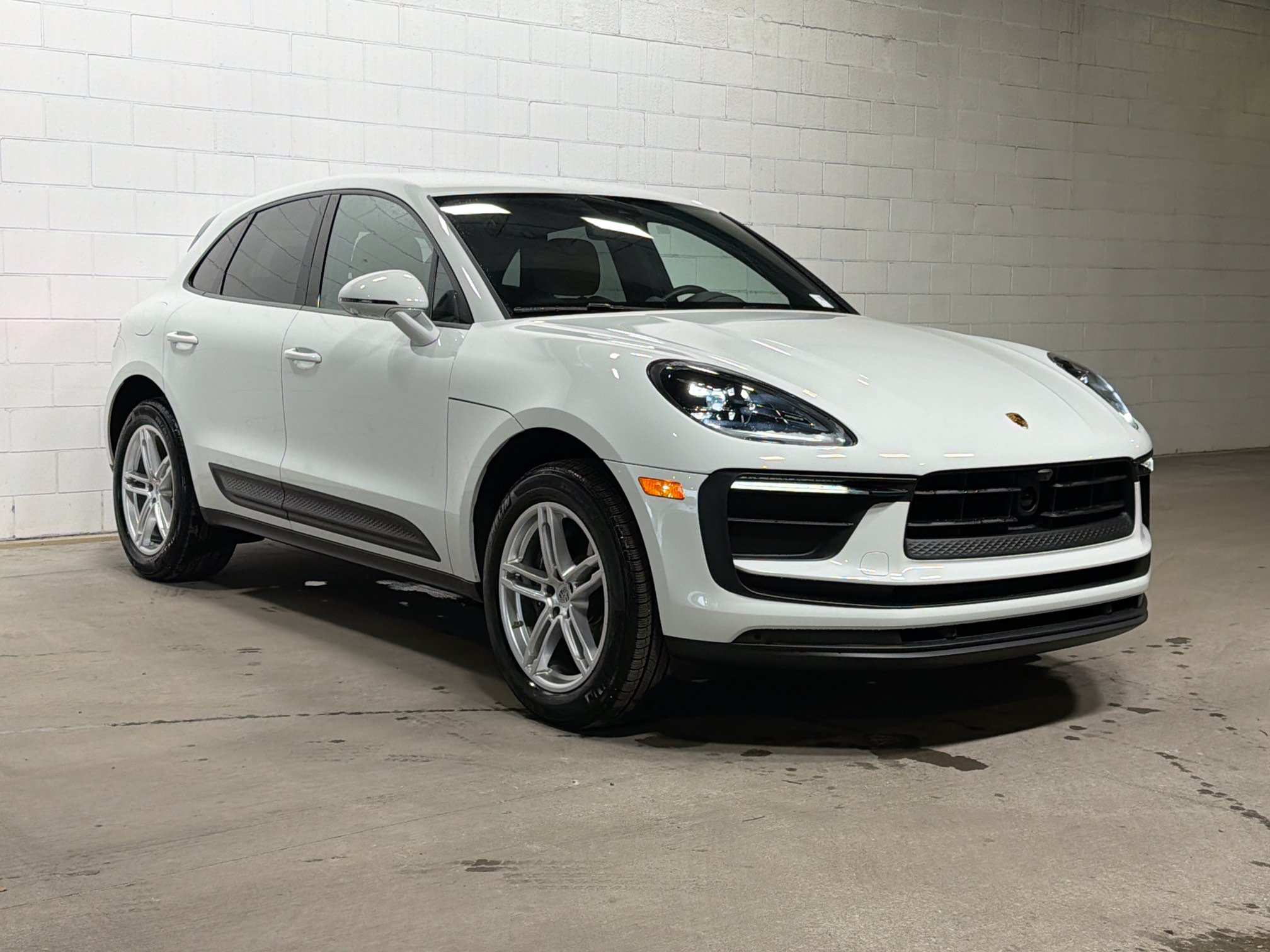 Certified 2026 Porsche Macan AWD/4WD image 6
