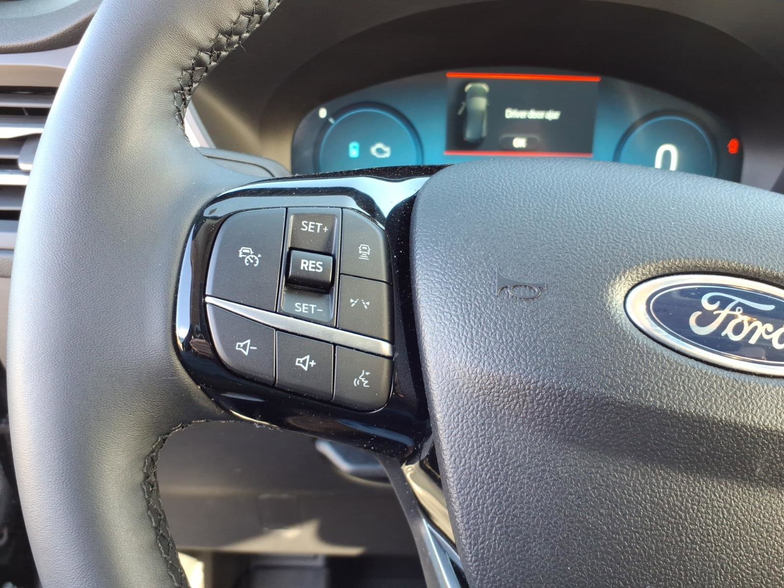 Certified 2025 Ford Escape Platinum w/ Class II Trailer Tow Package FWD image 17