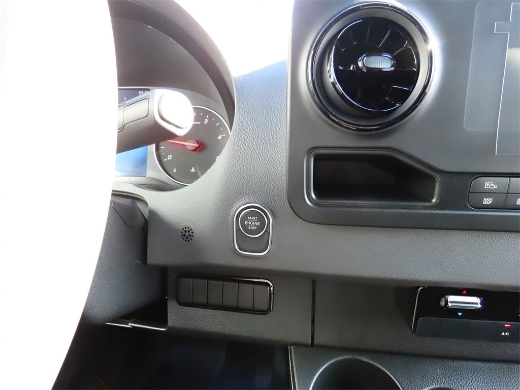 Used 2024 Mercedes-Benz Sprinter 2500 image 44