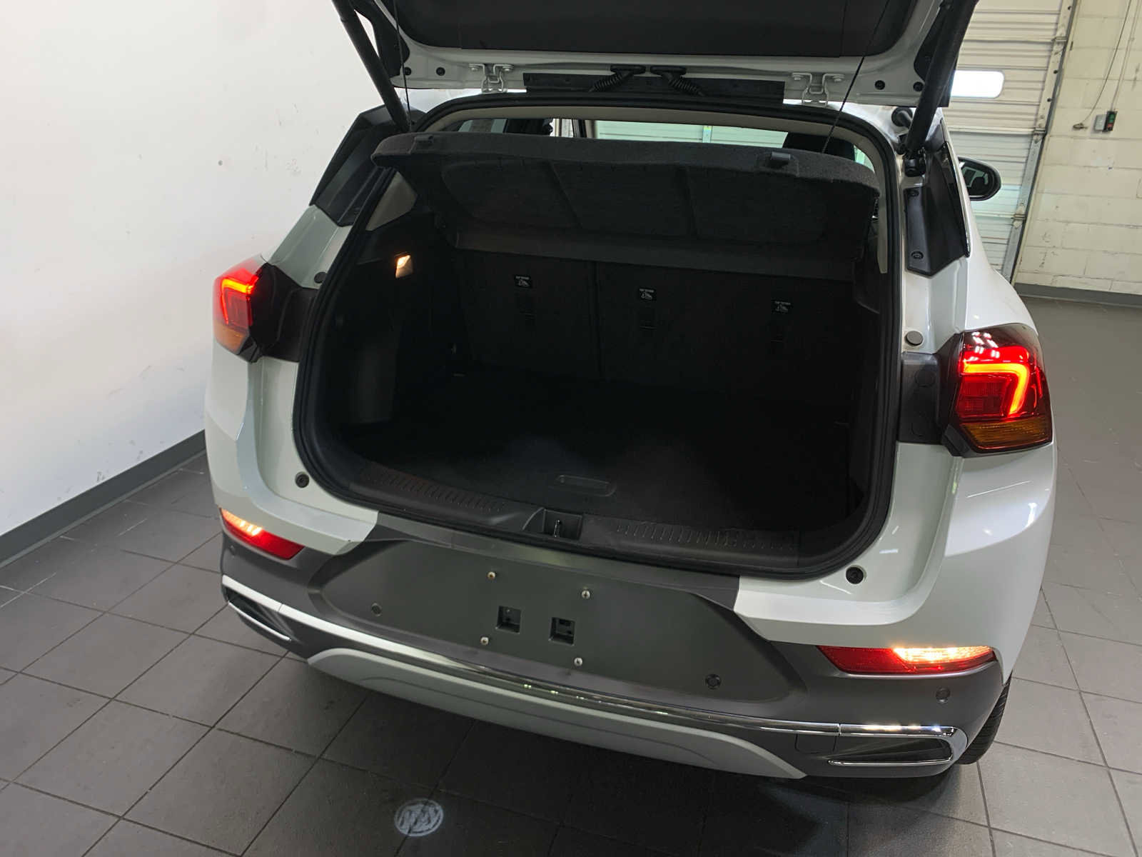 Used 2022 Buick Encore GX Essence w/ Advanced Technology Package image 11