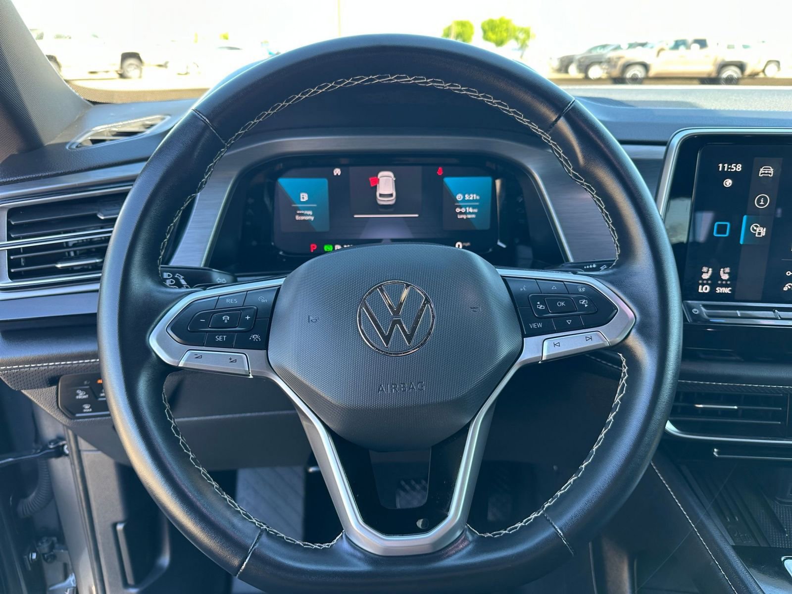 Used 2025 Volkswagen Atlas Cross Sport SE image 30