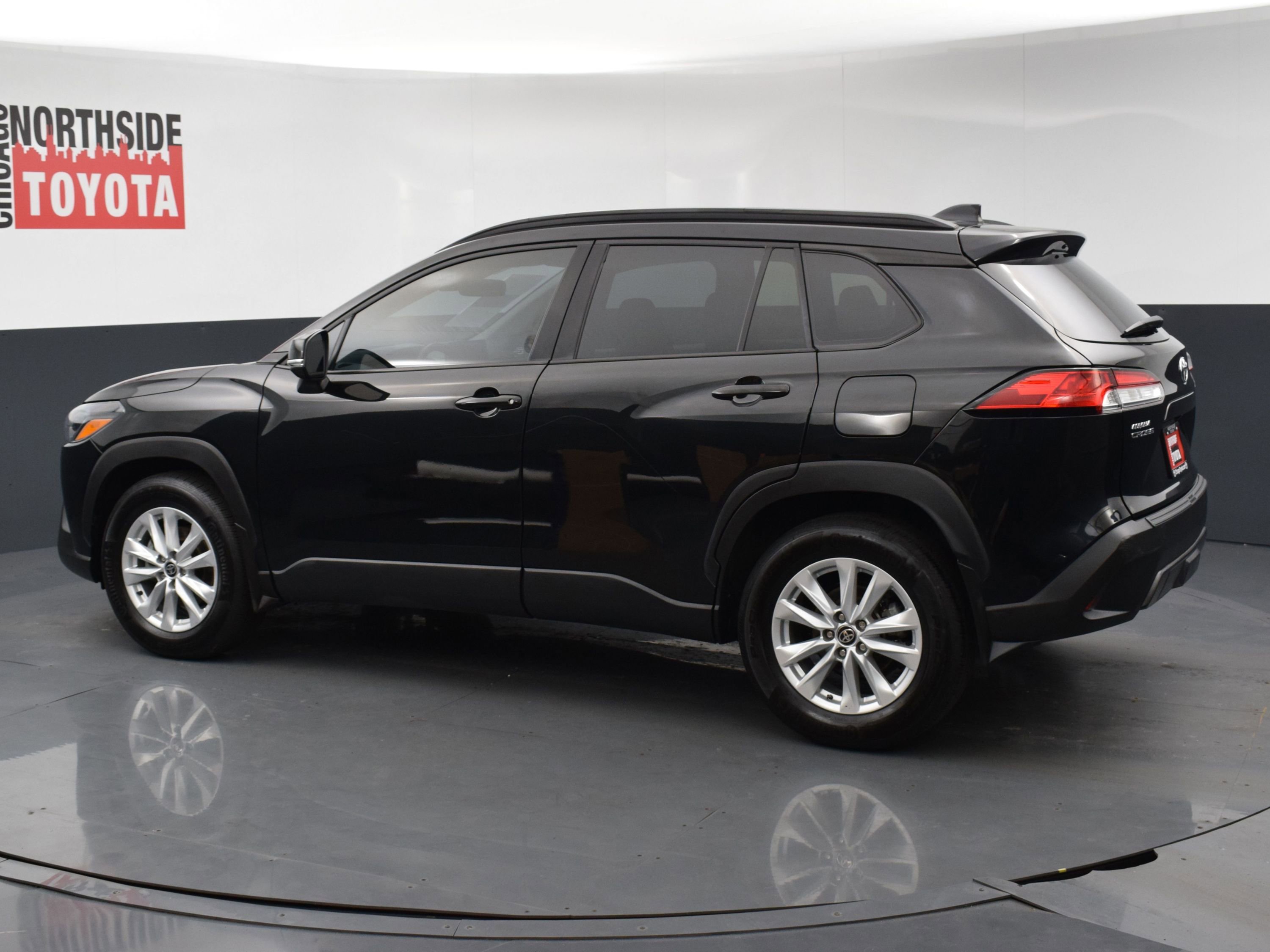 Used 2024 Toyota Corolla Cross LE w/ Moonroof Package AWD/4WD video 2