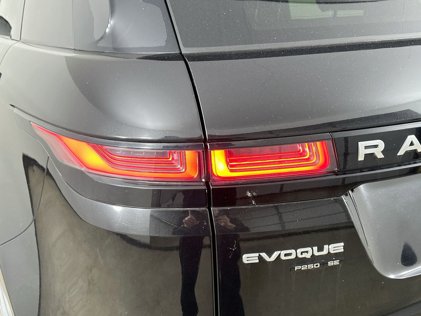 Used 2020 Land Rover Range Rover Evoque SE AWD/4WD image 12