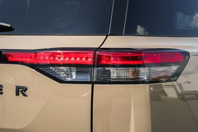 Used 2024 Nissan Pathfinder Platinum w/ Black Appearance Package image 11