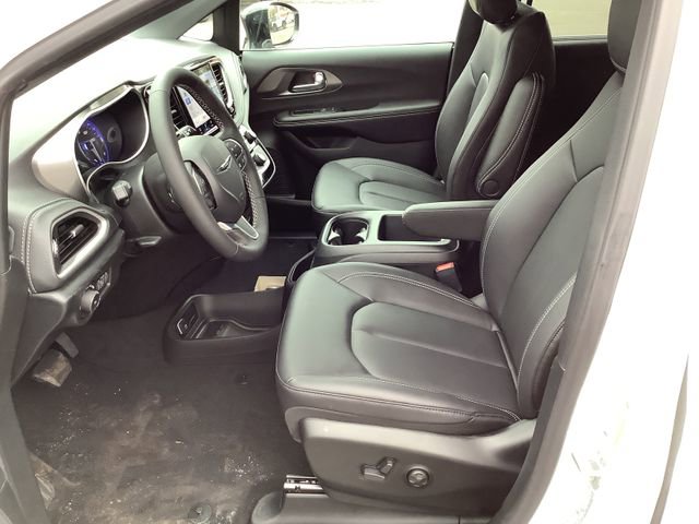 New 2026 Chrysler Pacifica Select image 9