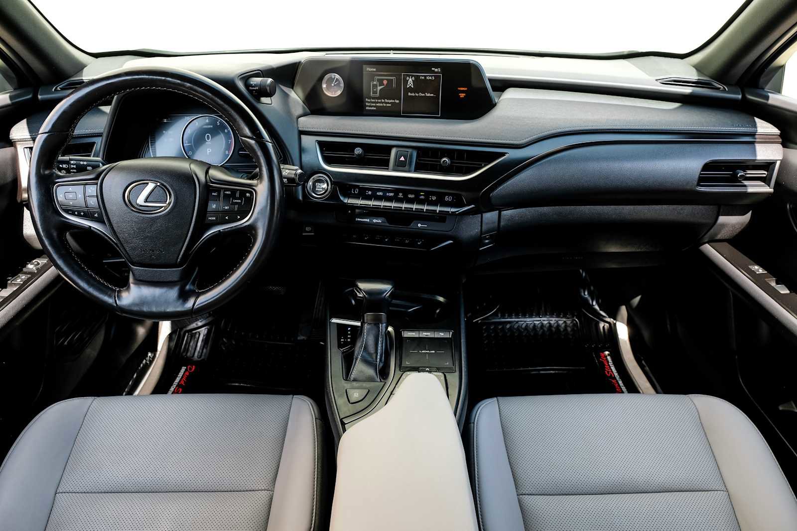 Used 2019 Lexus UX 200 image 16