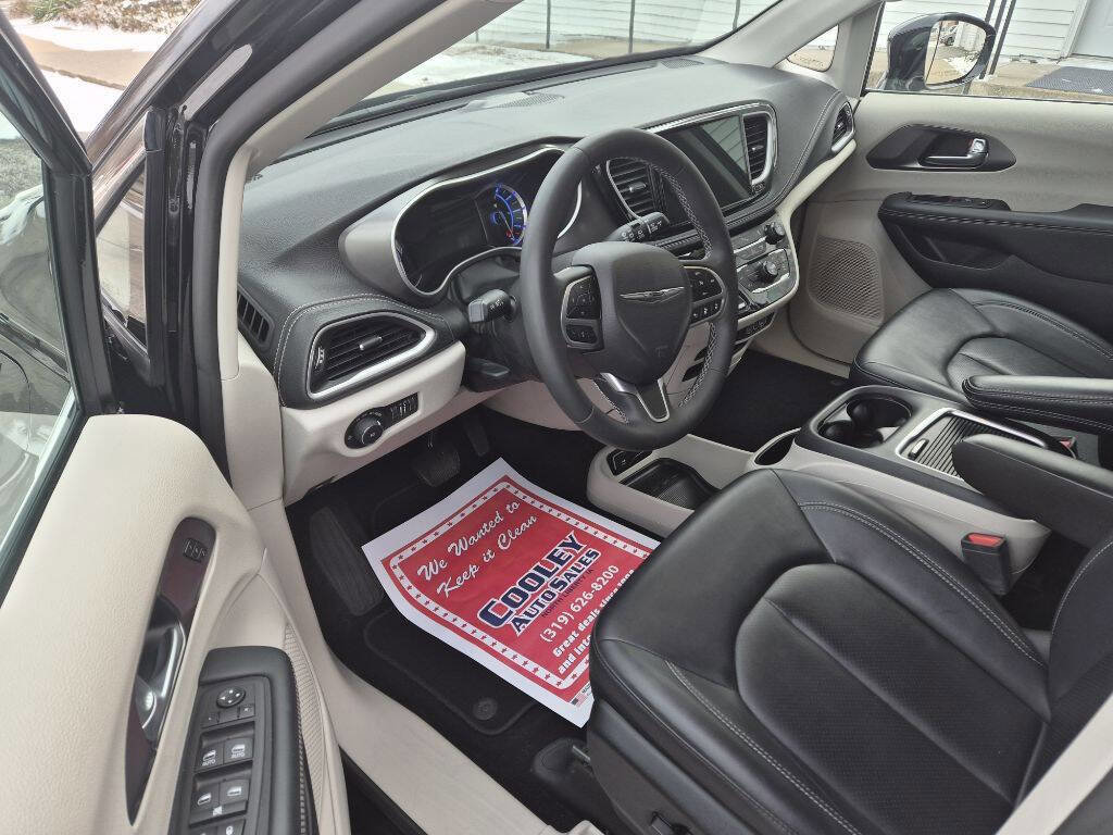 Used 2024 Chrysler Pacifica Limited FWD image 6