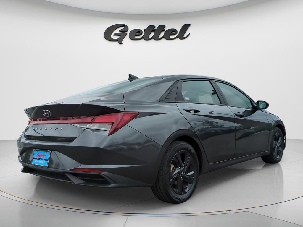 Used 2022 Hyundai Elantra SEL FWD image 5
