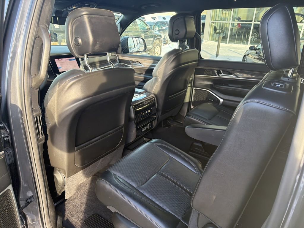 Used 2022 Jeep Wagoneer Series III w/ Flexible Seating Group AWD/4WD image 16