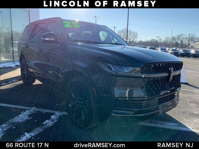 Used 2025 Lincoln Navigator Reserve w/ Jet Appearance Package image 10