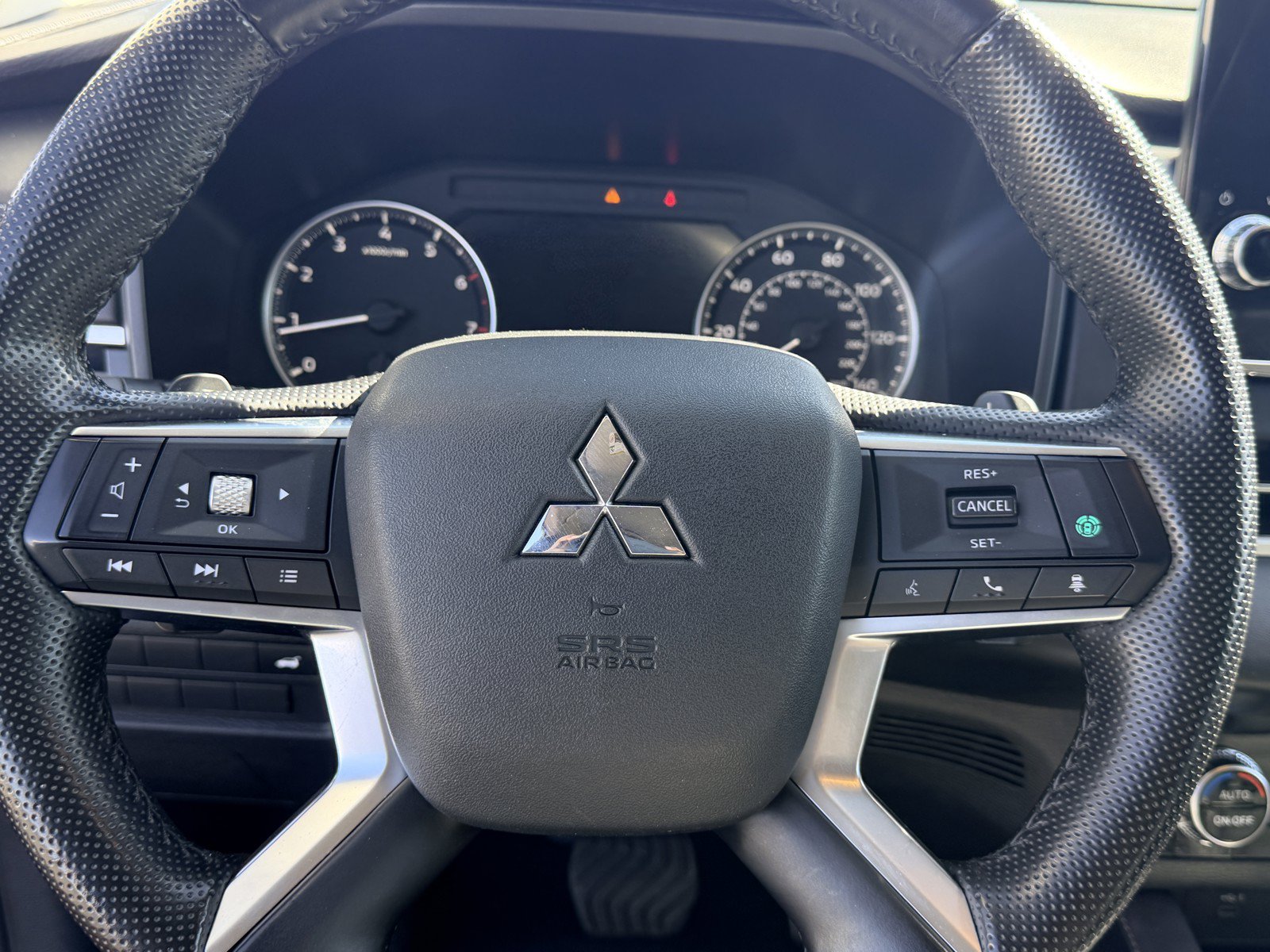 Used 2024 Mitsubishi Outlander SE Black Edition AWD/4WD image 23