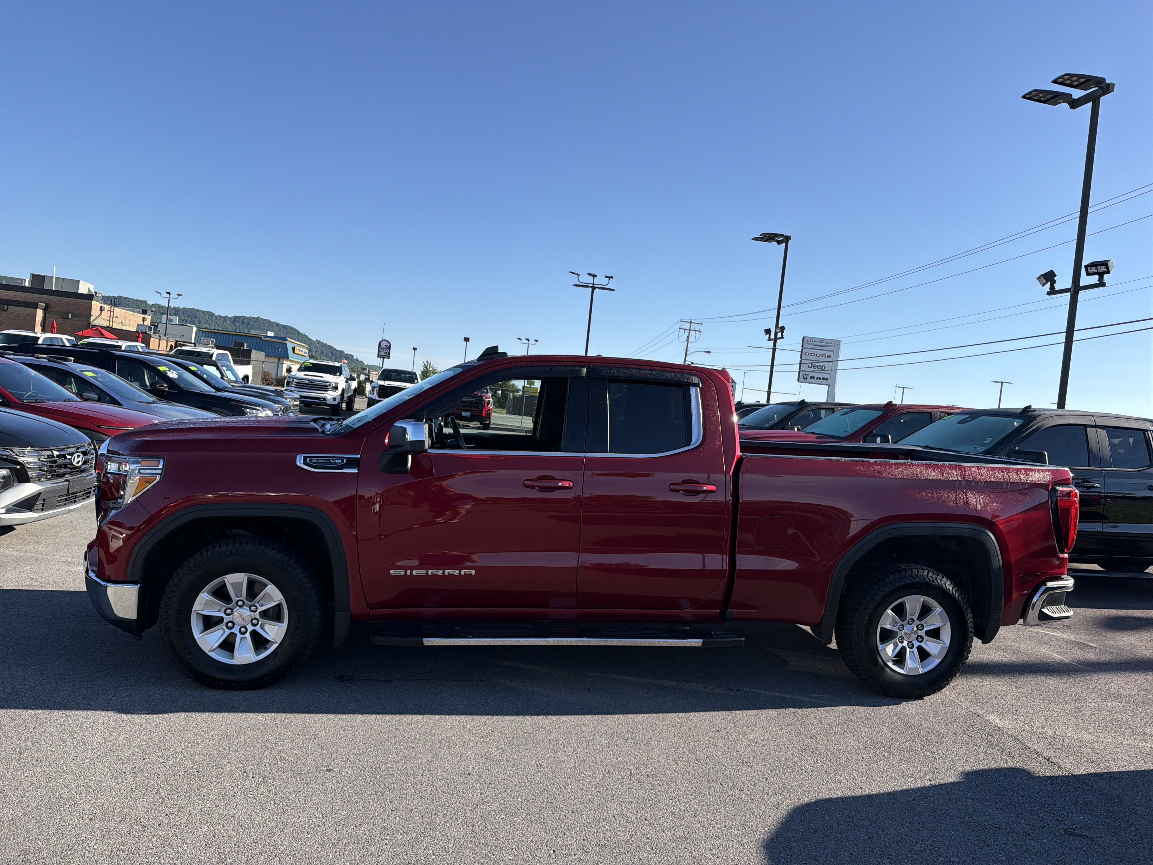 Used 2019 GMC Sierra 1500 SLE w/ SLE Value Package AWD/4WD image 10