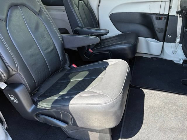 Used 2022 Chrysler Pacifica Touring-L FWD image 18