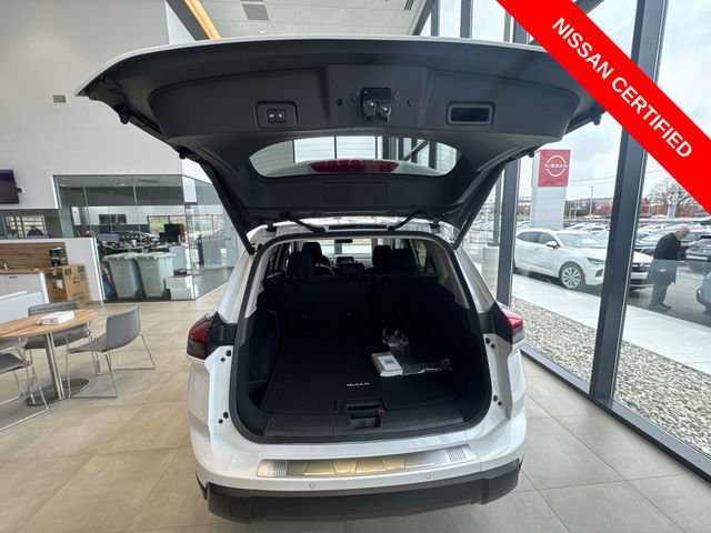 Certified 2026 Nissan Rogue SV image 22