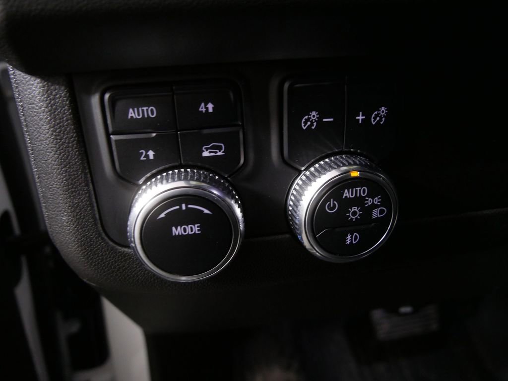 Used 2023 GMC Yukon SLT image 16