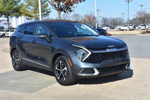 Used 2025 Kia Sportage EX image 3