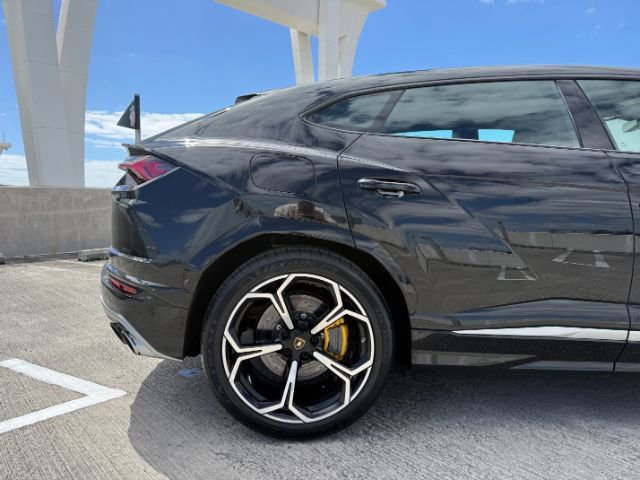 Used 2020 Lamborghini Urus image 32
