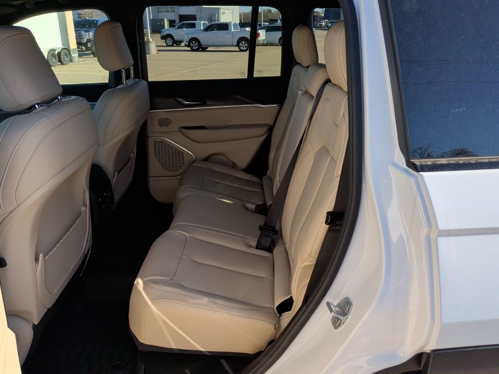 New 2026 Jeep Grand Cherokee Limited w/ Limited Altitude Package RWD image 32