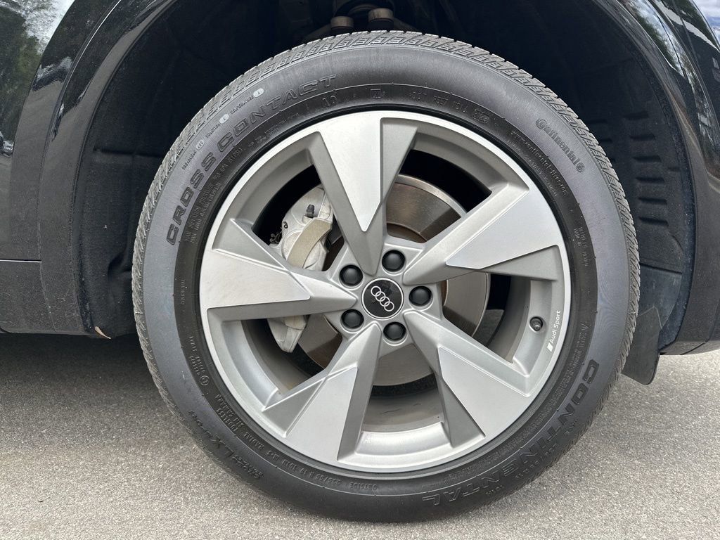 Used 2023 Audi Q5 Prestige w/ Prestige Package image 3