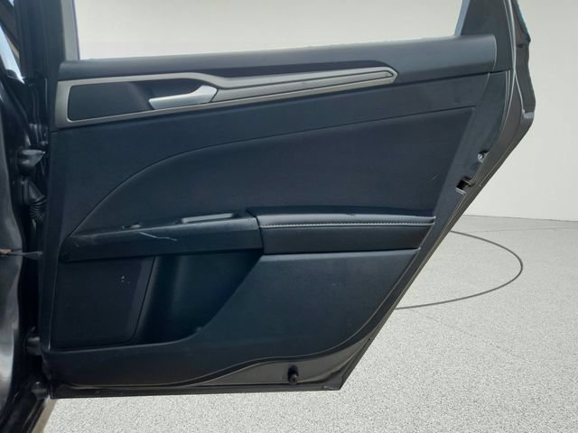 Used 2019 Ford Fusion SE FWD image 25