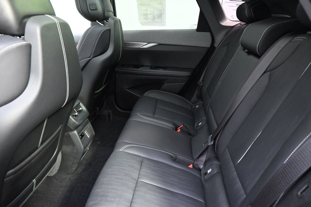 Certified 2025 Cadillac Optiq Luxury 2 w/ LPO, Floor Liner Package AWD/4WD image 21
