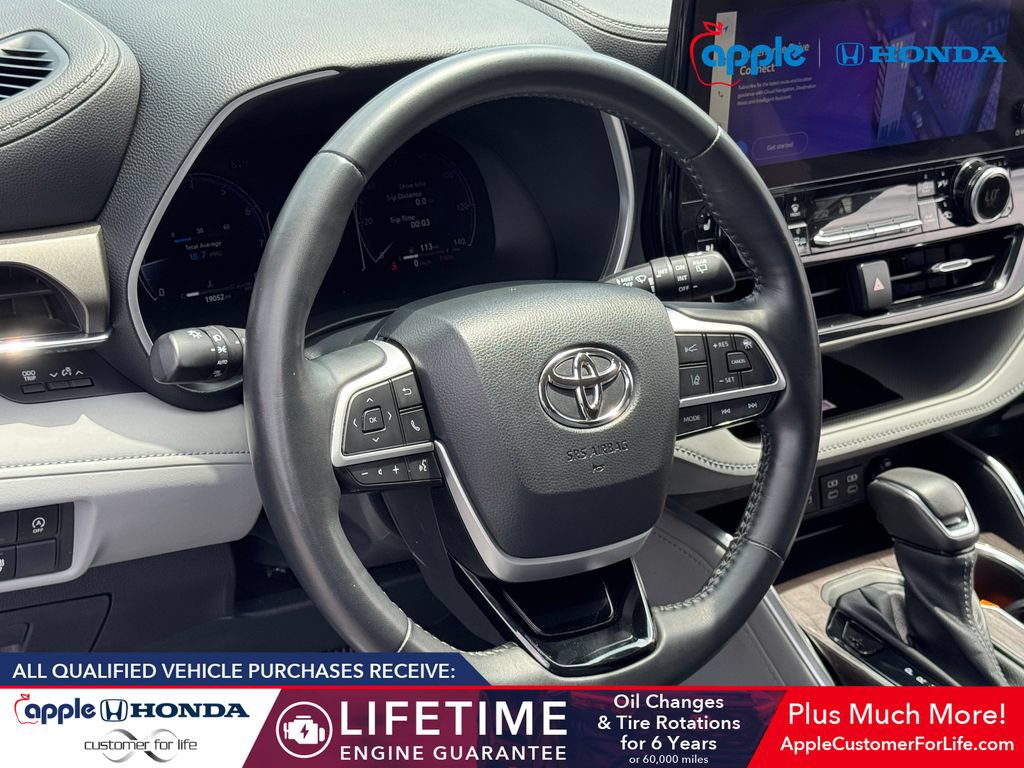 Used 2023 Toyota Highlander Limited AWD/4WD image 10