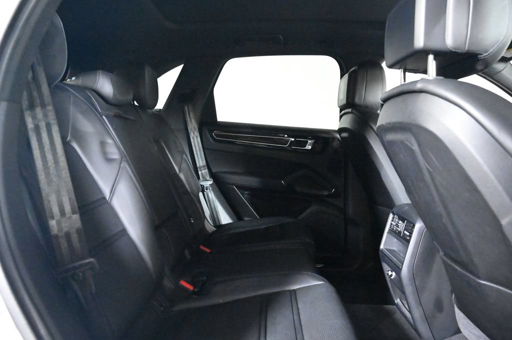 Certified 2023 Porsche Cayenne AWD/4WD image 18