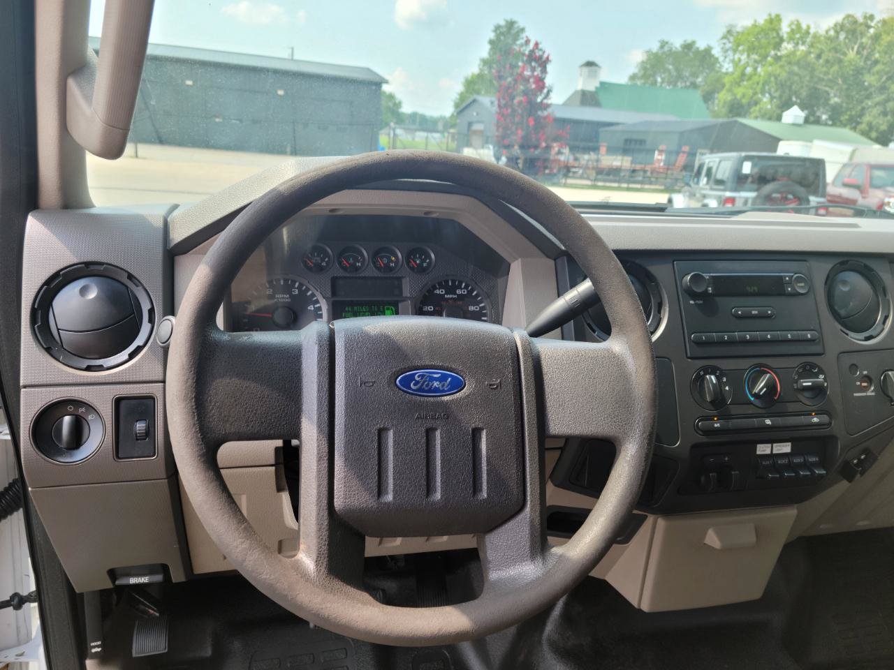 Used 2009 Ford F550 4x4 Regular Cab Super Duty image 9